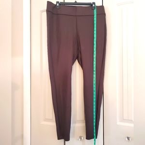 Faux leather looking ponte leggings🍒